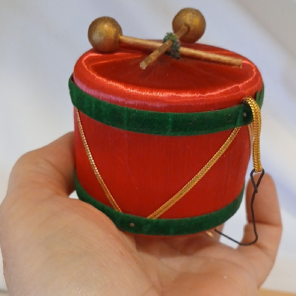 Vintage Christmas Drum Ornaments - Picture 12 of 15